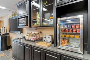 thumbnail: Breakfast area