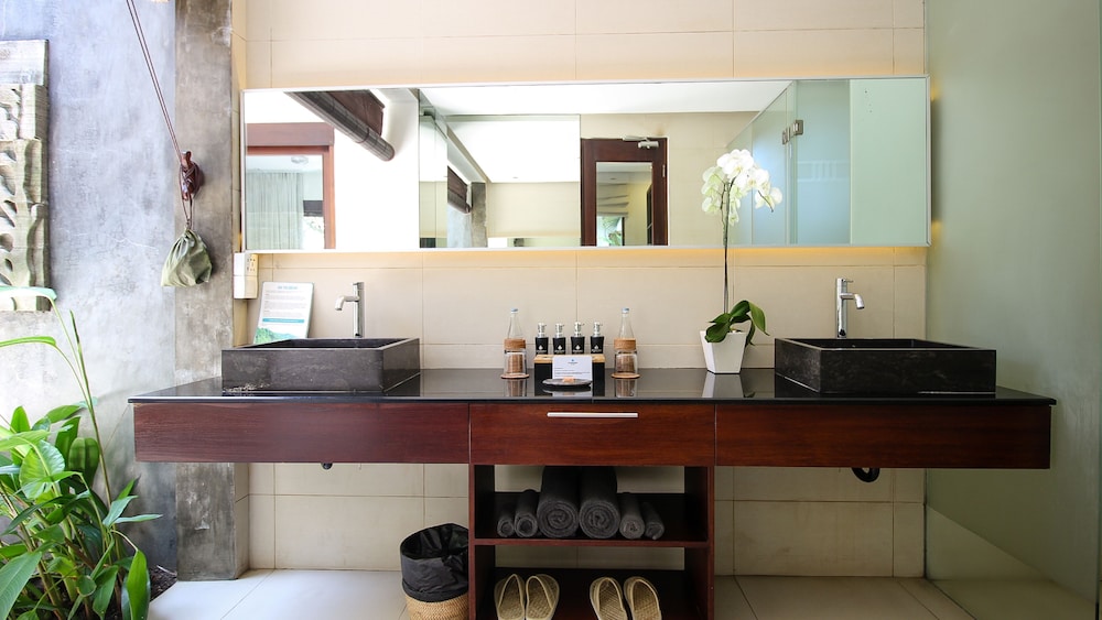 Bathroom amenities