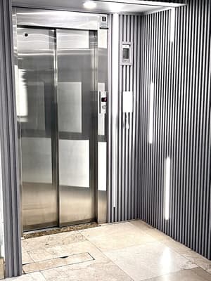 thumbnail: Elevator