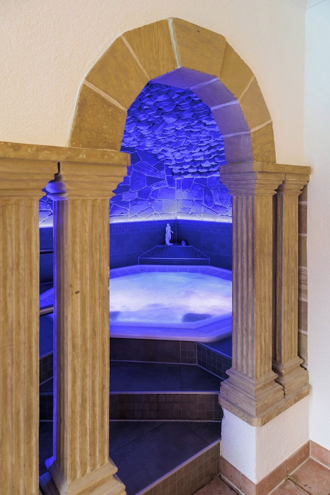 Indoor spa tub