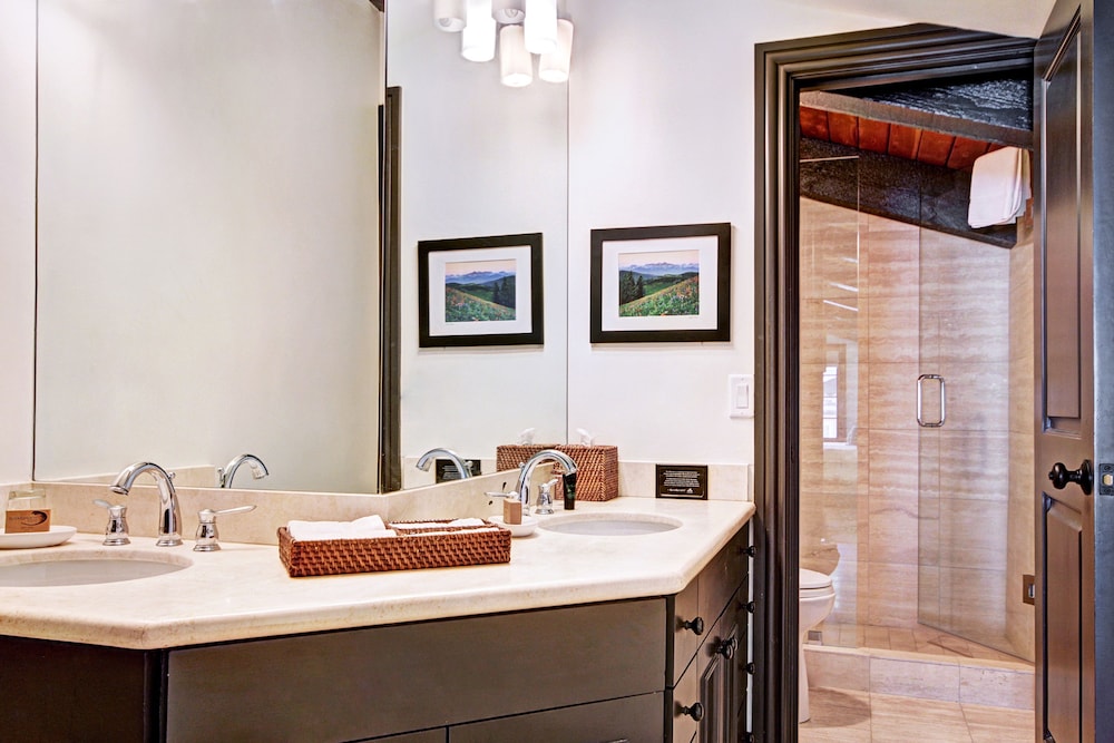 Bathroom sink