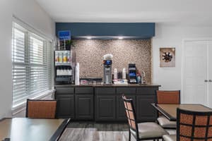 thumbnail: Breakfast area