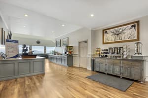 thumbnail: Breakfast area