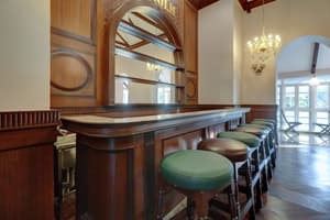 thumbnail: Bar (on property)