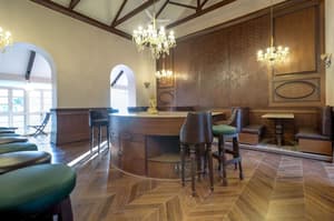 thumbnail: Bar (on property)