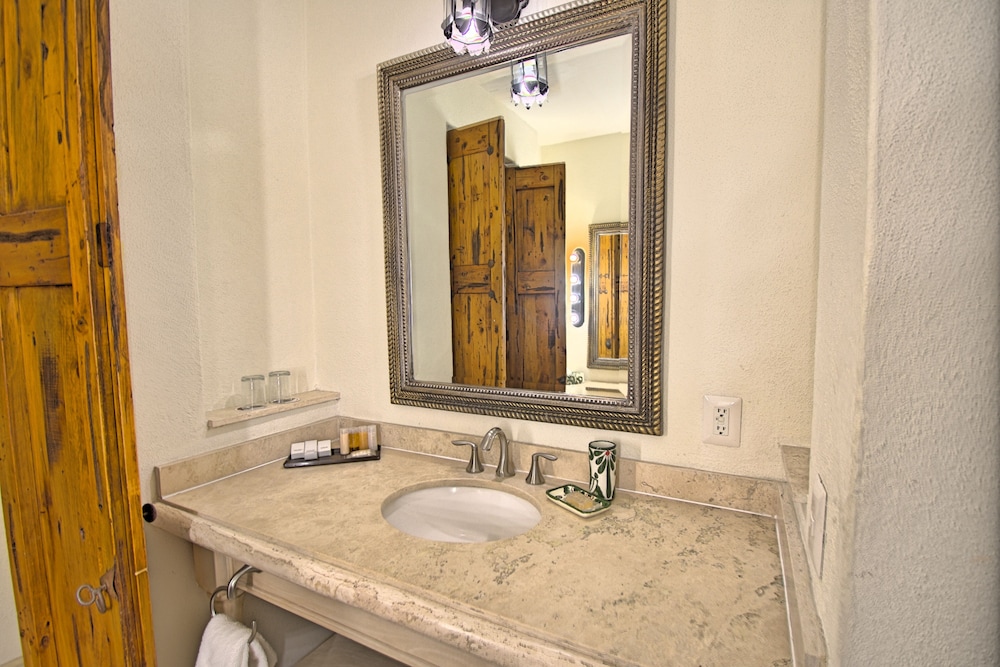 Bathroom sink