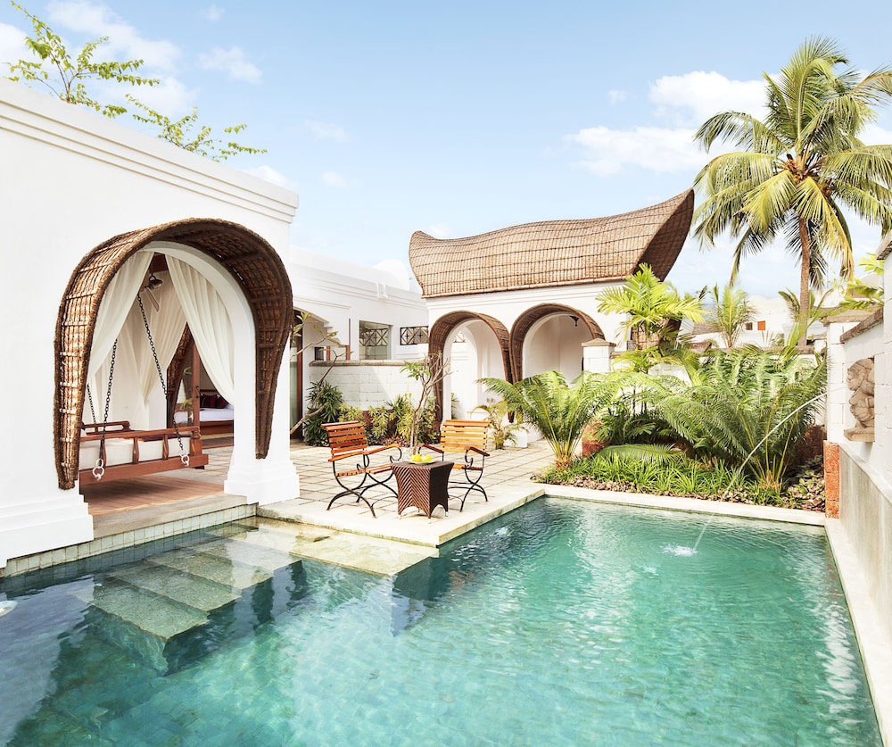 Private pool