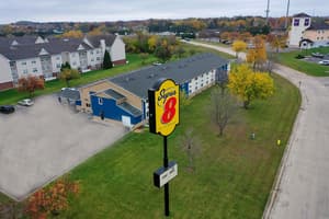 Super 8 by Wyndham Rockford I-90/Casino District