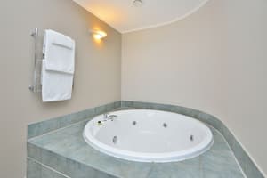 thumbnail: Jetted tub