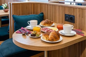 thumbnail: Breakfast area