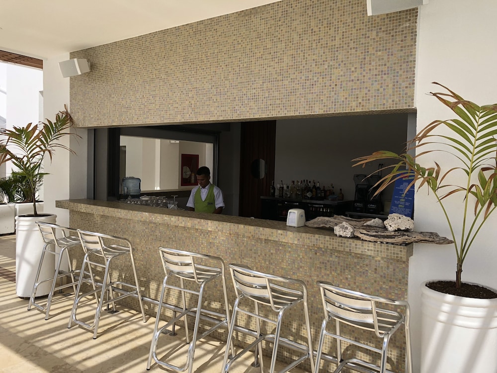 Poolside bar