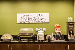 thumbnail: Breakfast area