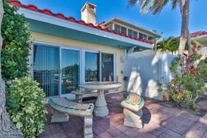 thumbnail: Terrace/patio
