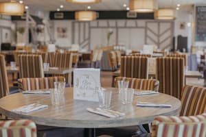 thumbnail: Restaurant