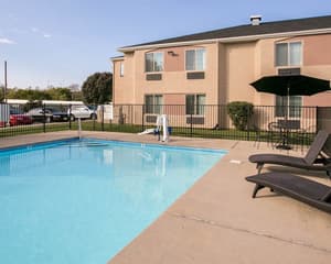 thumbnail: Pool