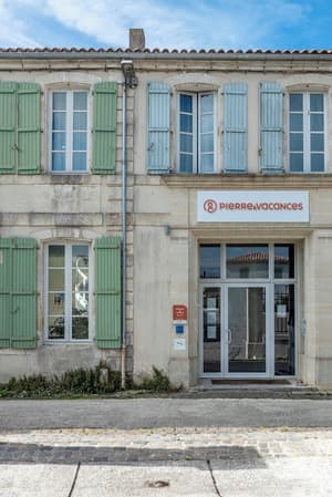 thumbnail: Exterior detail