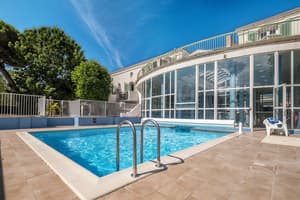 thumbnail: Pool