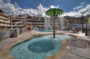Crossroads Inn & Suites