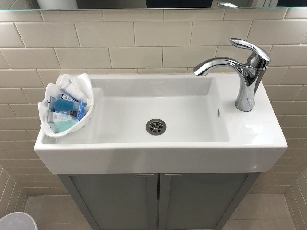 Bathroom sink