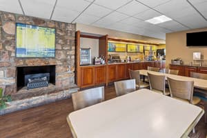 thumbnail: Breakfast area