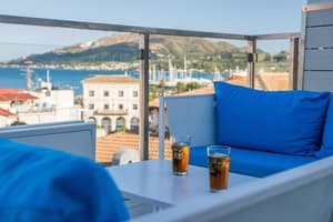 thumbnail: Bar (on property)