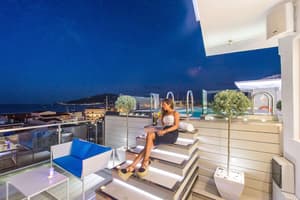 thumbnail: Bar (on property)