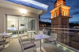 thumbnail: Bar (on property)