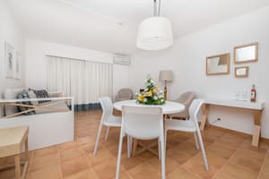 thumbnail: In-room dining