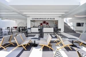 thumbnail: Outdoor dining