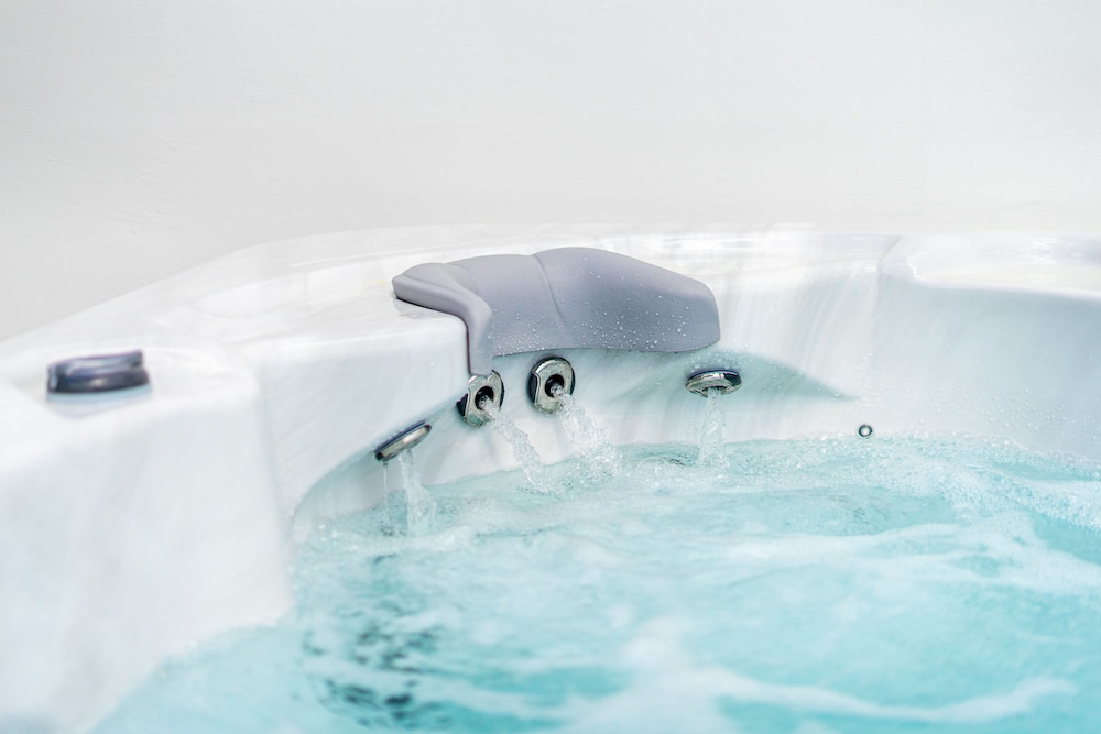Jetted tub