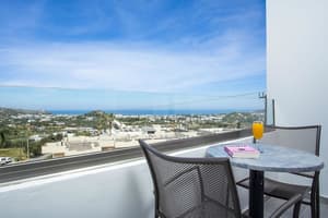 thumbnail: Outdoor dining
