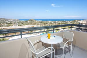 thumbnail: Outdoor dining