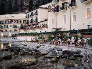 thumbnail: Restaurant