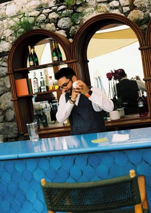 thumbnail: Bar (on property)