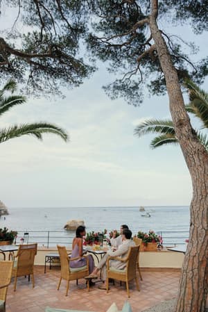 thumbnail: Outdoor dining