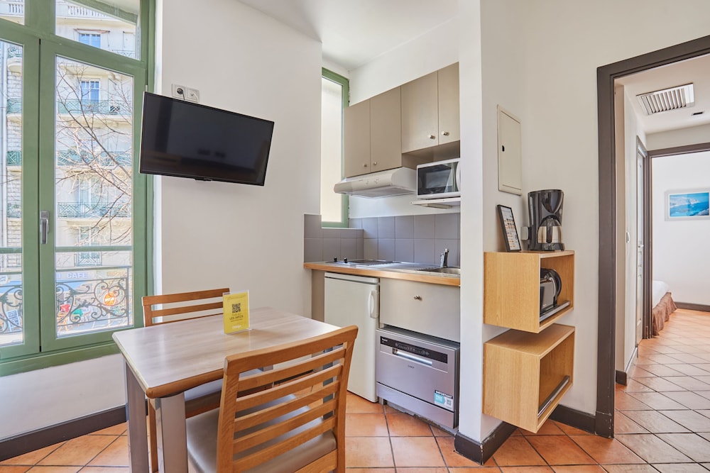 Private kitchenette
