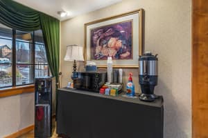 thumbnail: Breakfast area