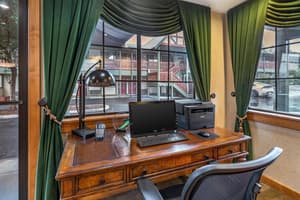 thumbnail: Business center