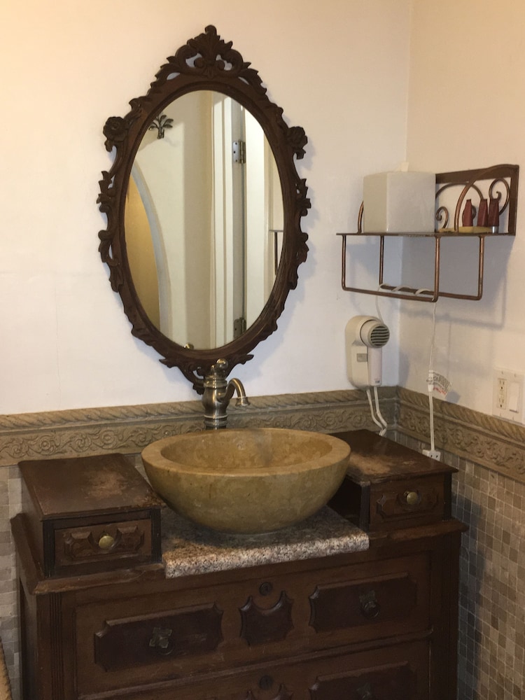 Bathroom sink