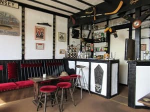 thumbnail: Bar (on property)