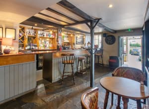 thumbnail: Bar (on property)