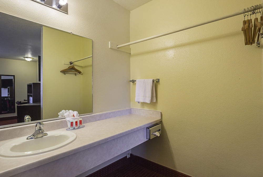 Bathroom sink