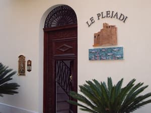 thumbnail: In-room dining