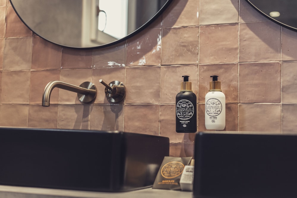 Bathroom amenities