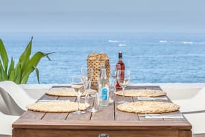 thumbnail: Outdoor dining