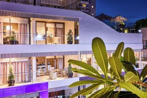 thumbnail: Front of property