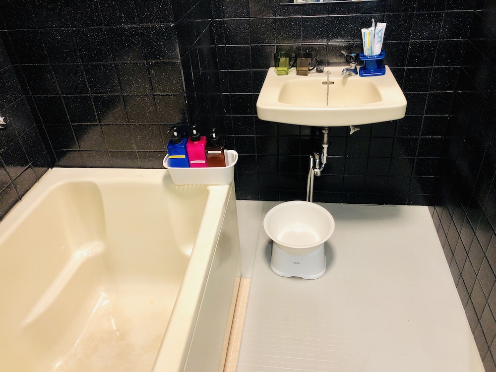 Bathroom amenities