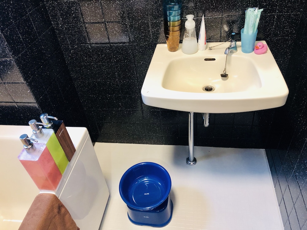 Bathroom amenities