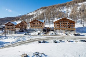 thumbnail: Exterior