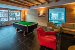 thumbnail: Bar (on property)